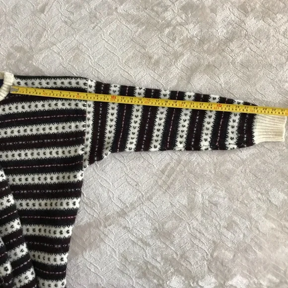 Vintage Shetland Wool Fair Isle Sweater | Made in Hong Kong - Picture 14 of 15